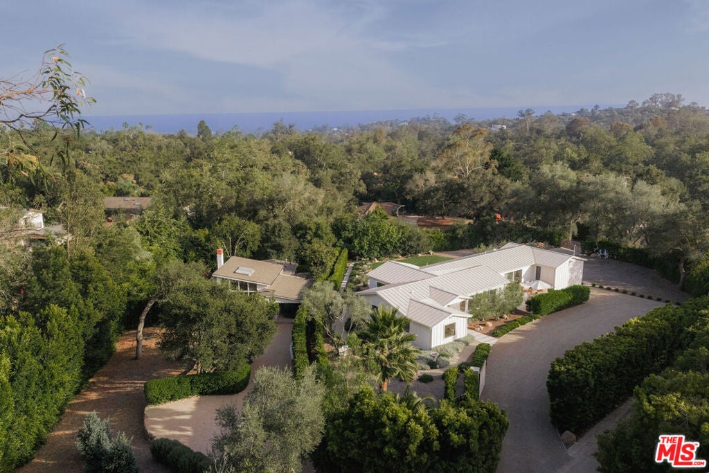1071 E Mountain Drive