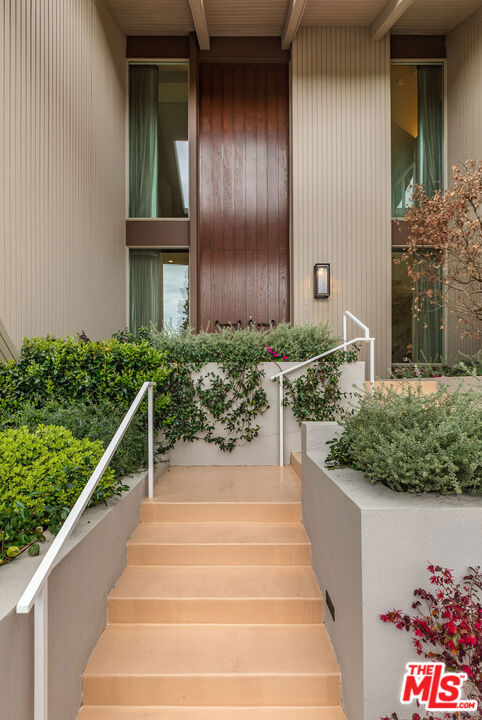 1059 Angelo Drive
