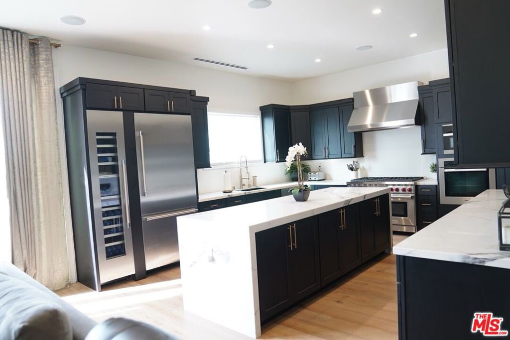 5611 S Sherbourne Drive