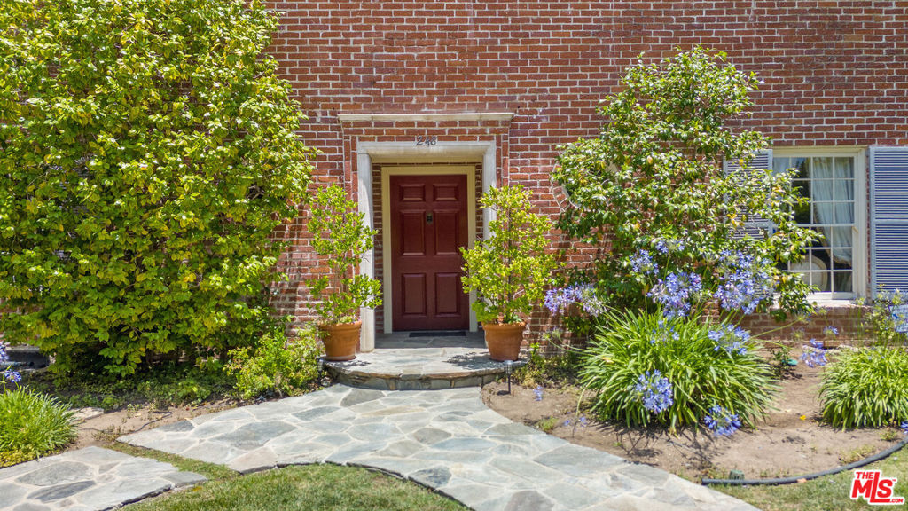 Properties 2 248 S Hudson Avenue