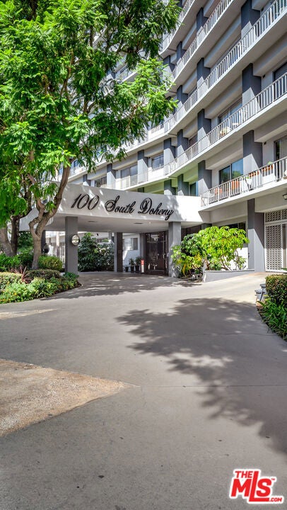 100 S Doheny Drive 221
