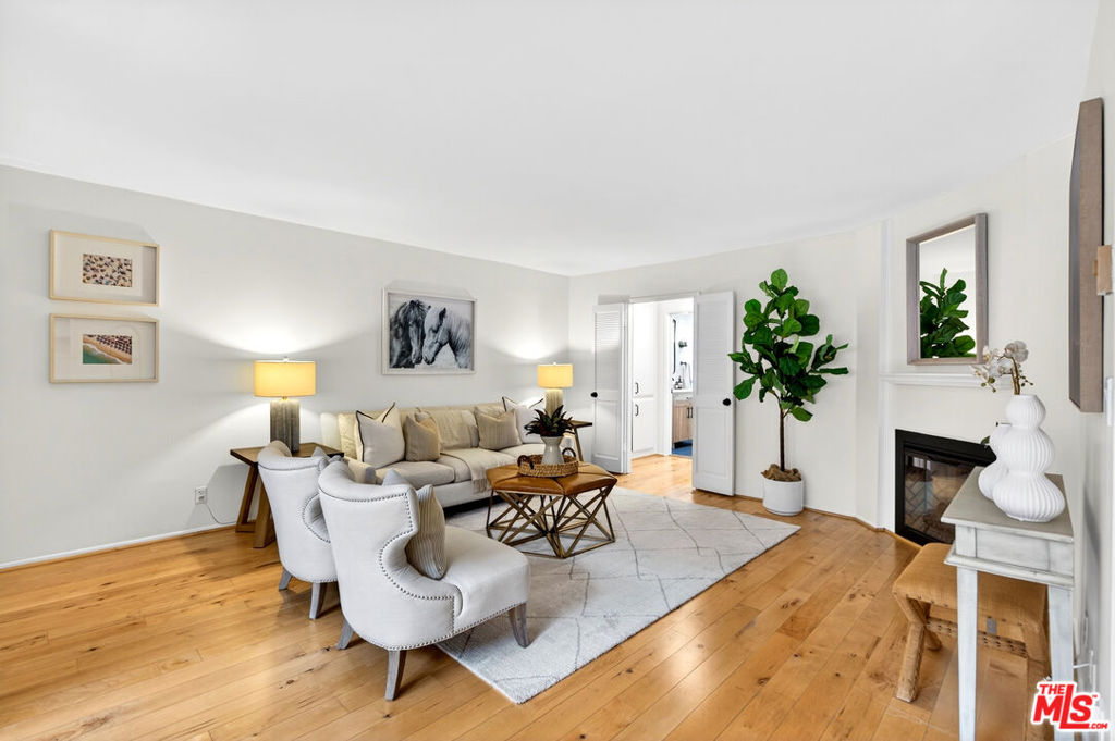 914 Lincoln Boulevard 207