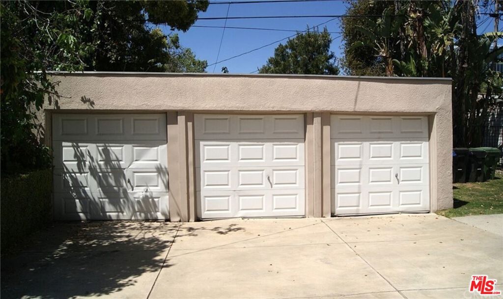 853 N Mansfield Avenue
