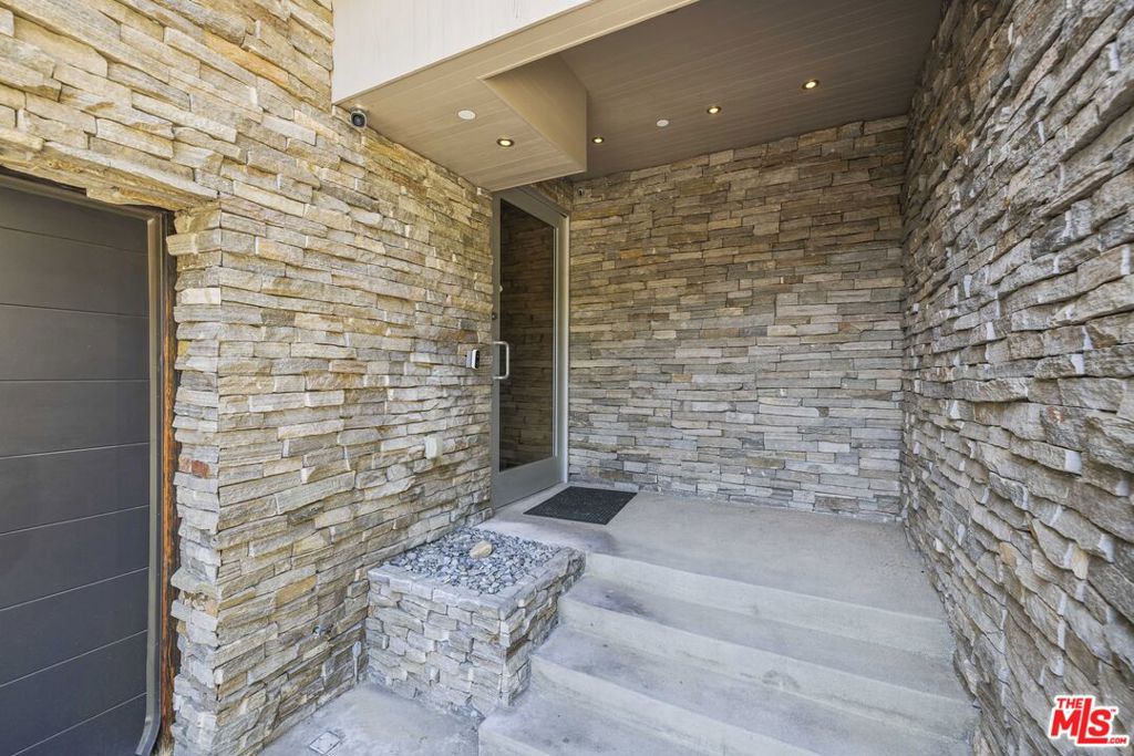 2756 Westshire Drive