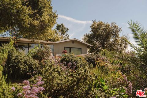 9550 Wheatland Avenue Sunland CA 91040