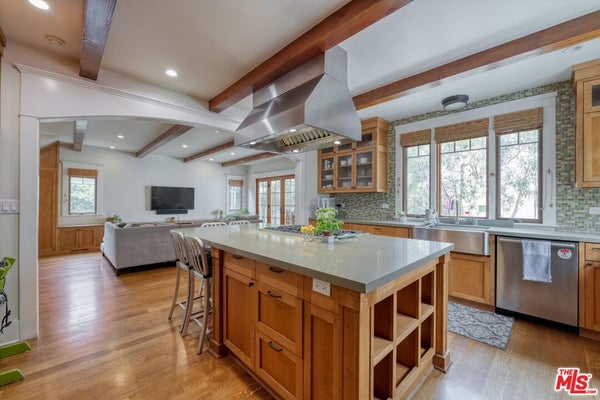 933 VENEZIA AVE, VENICE, CA 90291 - Image 39a4226eacf3d2d9d77194269fe62b05/637081632