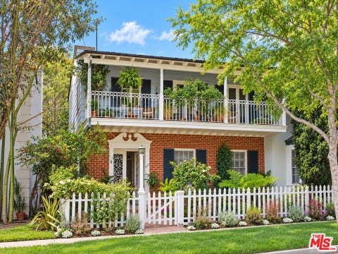 Photo of 125 S Crescent Drive, Beverly Hills, CA 90212 (MLS # 26103291)