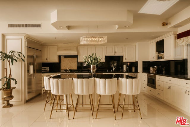 10450 Wilshire Boulevard 4J #4J, Los Angeles