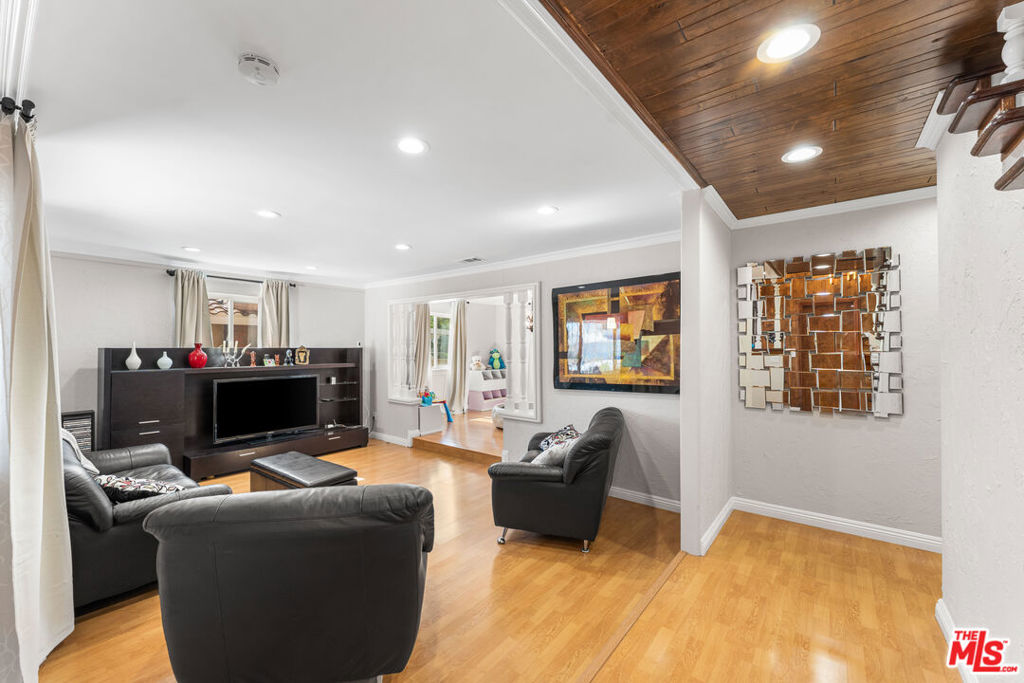 18032 Mariner Drive