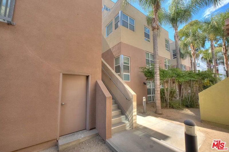 302 E 19th Street 7