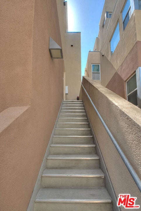 302 E 19th Street 7