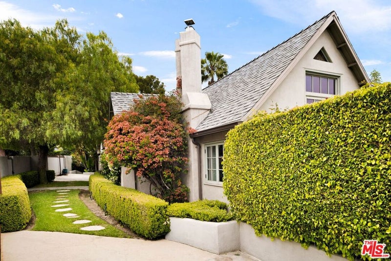 2356 Hollyridge Drive