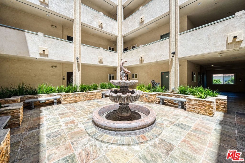 1043 S Kenmore Avenue 201