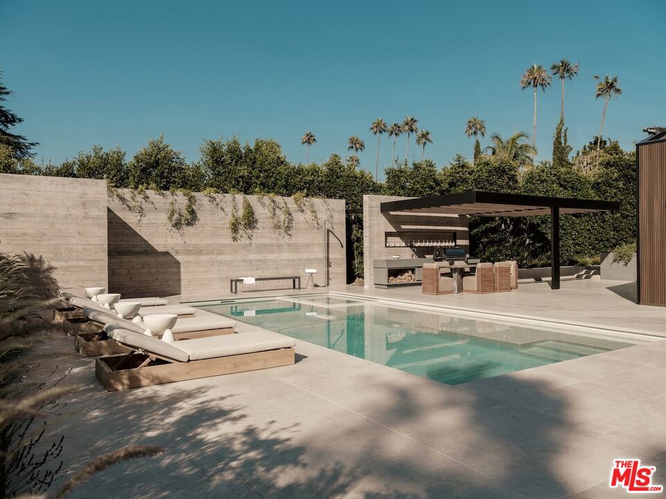 Properties 3 2555 La Mesa Drive
