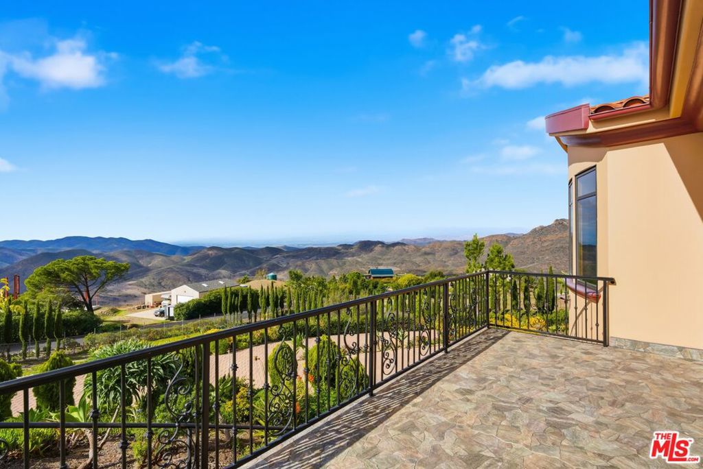 10825 Pacific View Drive