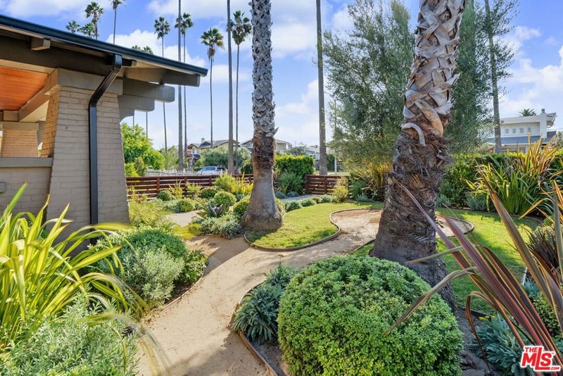 150 S Hobart Boulevard