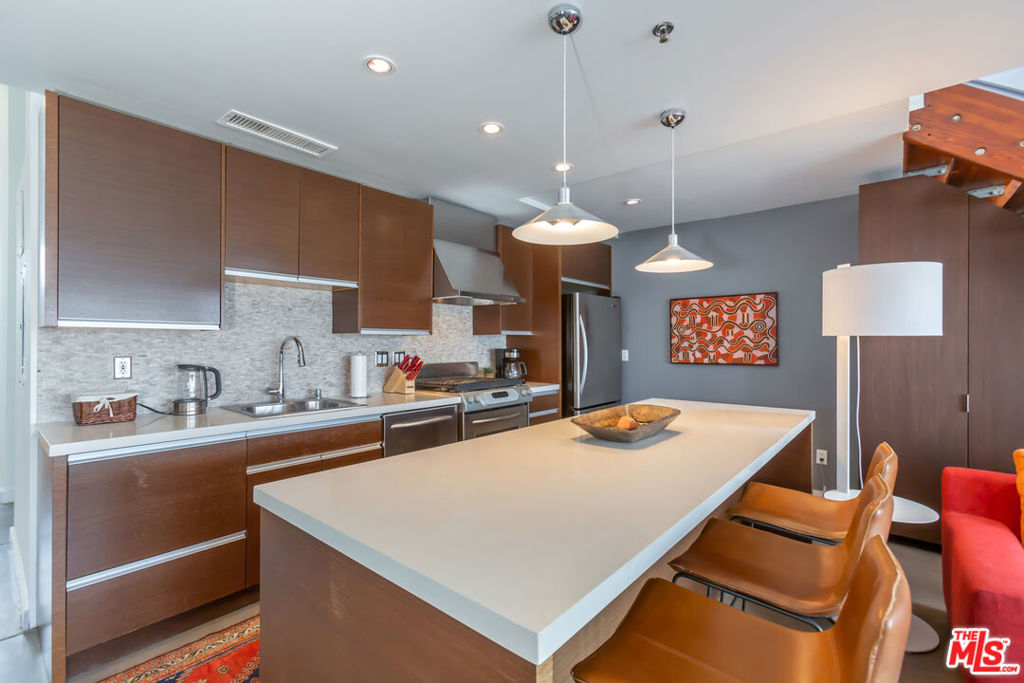 615 Hampton Drive A304