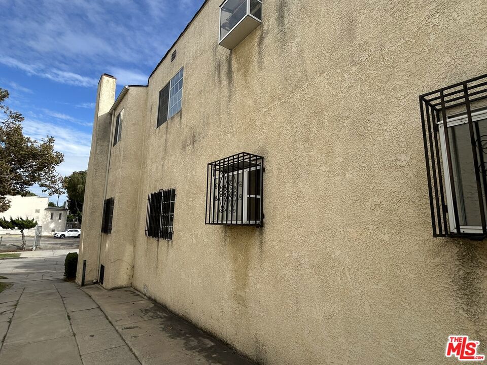 947 S Sycamore Avenue