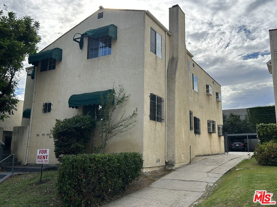 947 S Sycamore Avenue