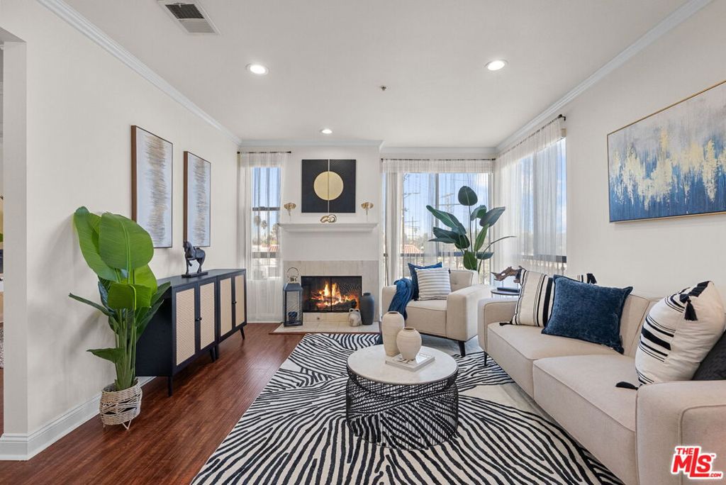 6938 Laurel Canyon Boulevard 302