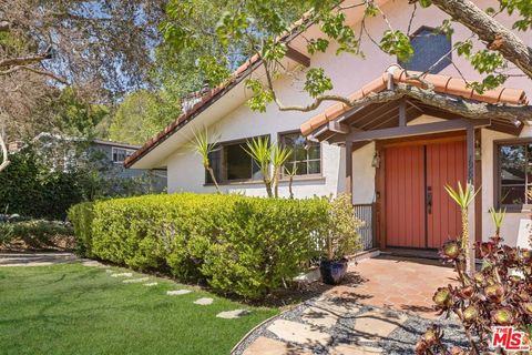 Photo of 19805 Valley View Drive, Topanga, CA 90290 (MLS # 26851679)