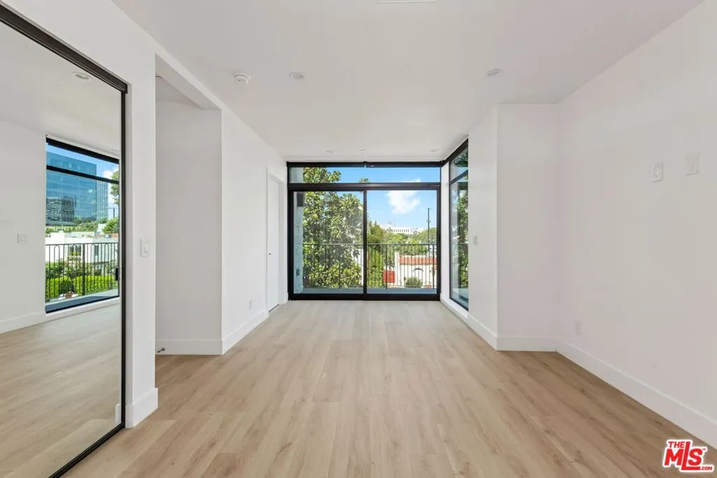 Los Angeles, California 90025, United States, 3 Bedrooms Bedrooms, ,4 BathroomsBathrooms,Residential,Active,229665