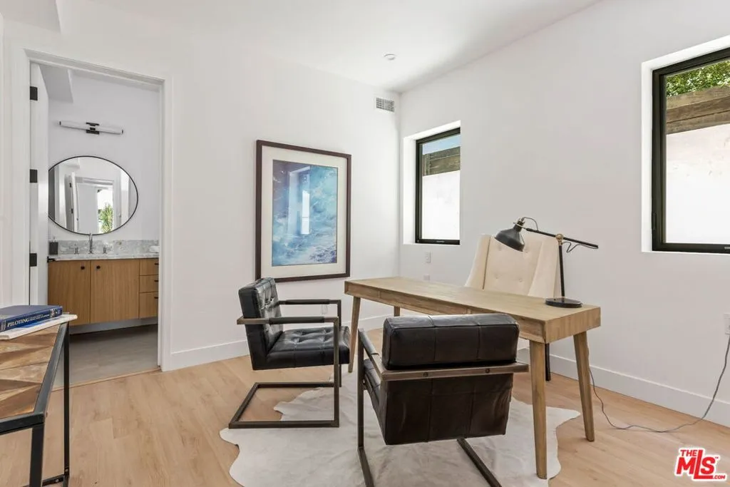 Los Angeles, California 90025, United States, 3 Bedrooms Bedrooms, ,4 BathroomsBathrooms,Residential,Active,229665