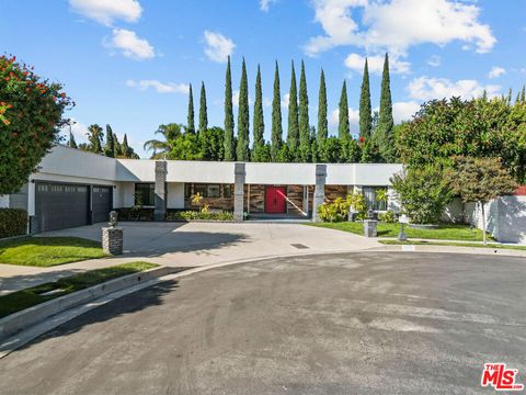 19651 Marilla Street Northridge CA 91324
