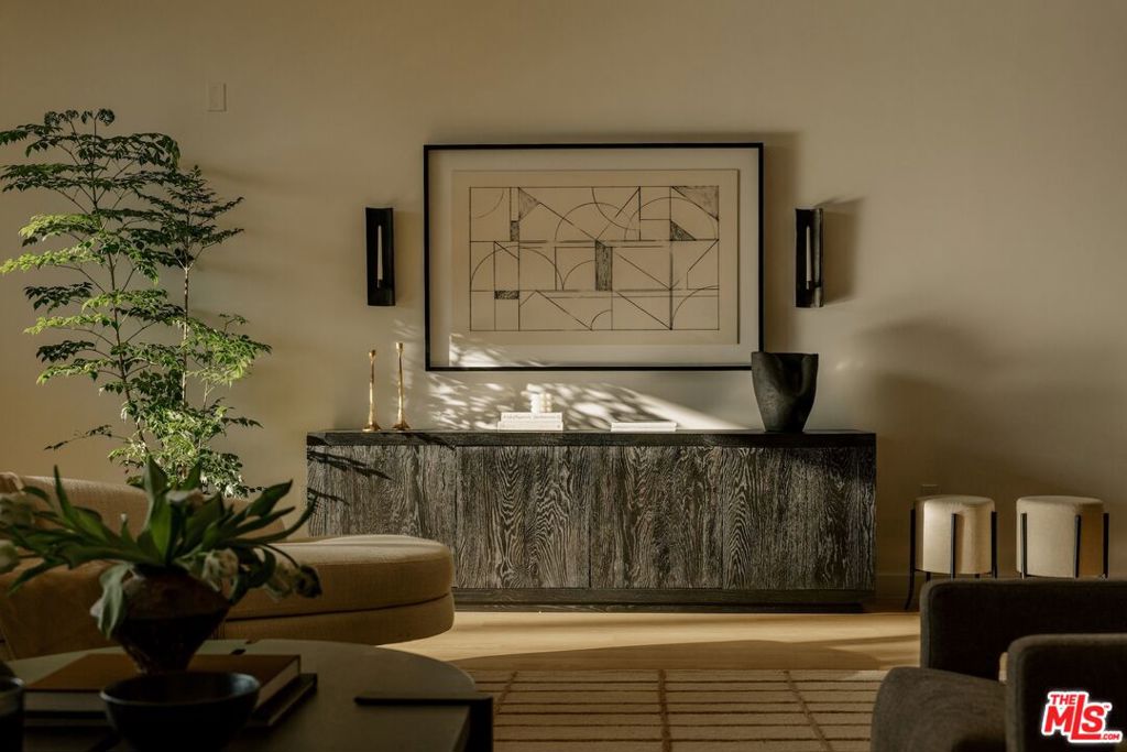 702 N Doheny Drive 302