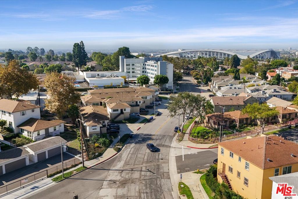 8400 Crenshaw Drive