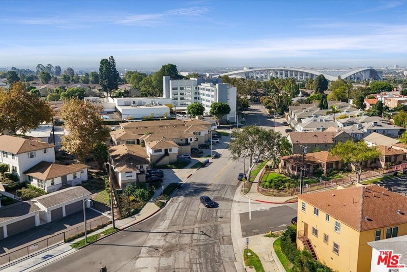 8400 Crenshaw Drive
