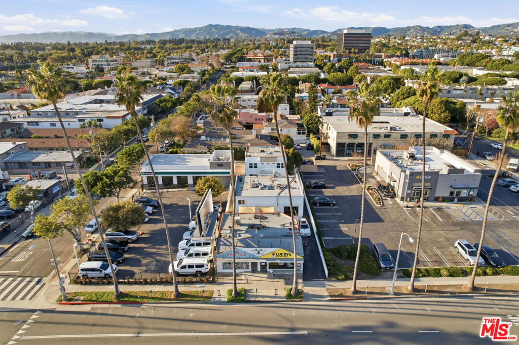 2709 Santa Monica Boulevard