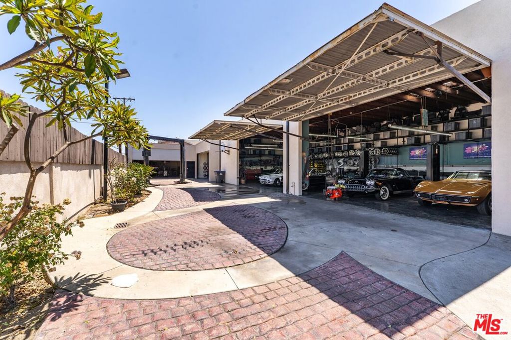411 S Harbor Boulevard