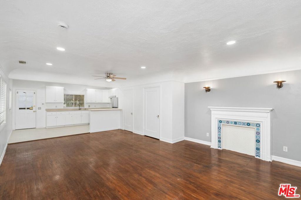934 N La Jolla Avenue
