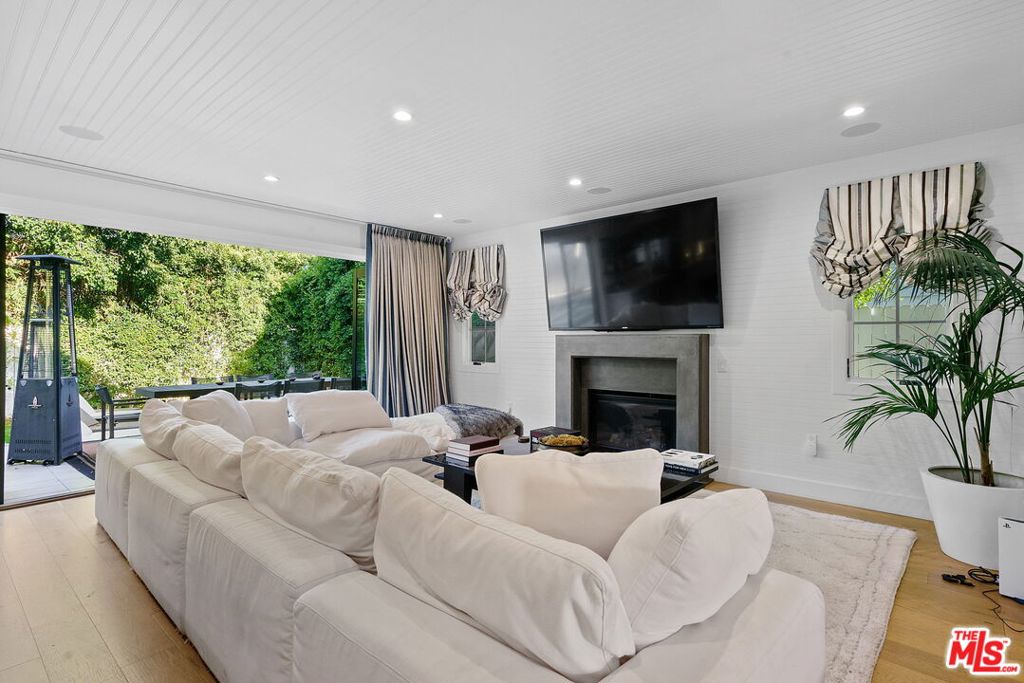 1738 Nichols Canyon Road