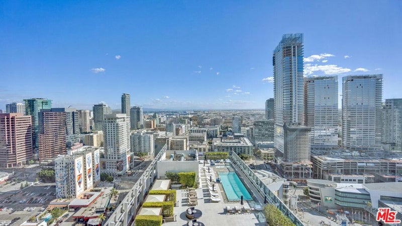 900 W Olympic Boulevard 28E