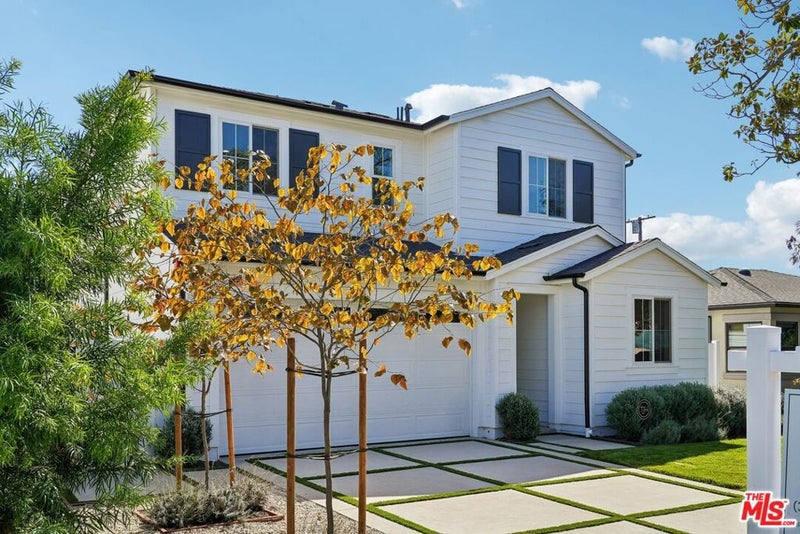 6606 W 80th Place