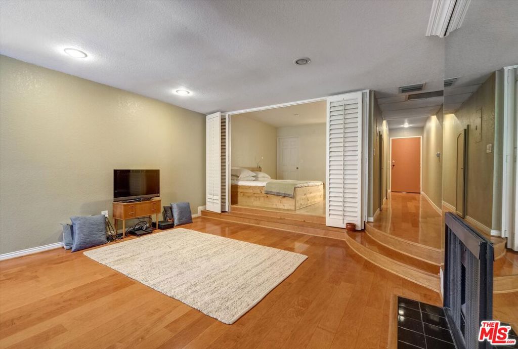 1355 N Sierra Bonita Avenue 411