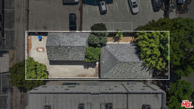 3042 Royal Street