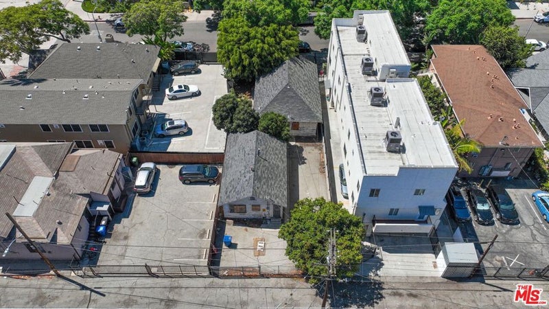 3042 Royal Street