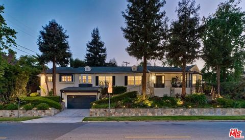 Photo of 1609 Comstock Avenue, Los Angeles, CA 90024 (MLS # 26852261)
