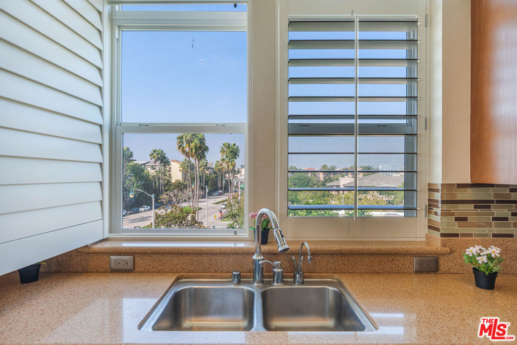 7100 Playa Vista Drive 404