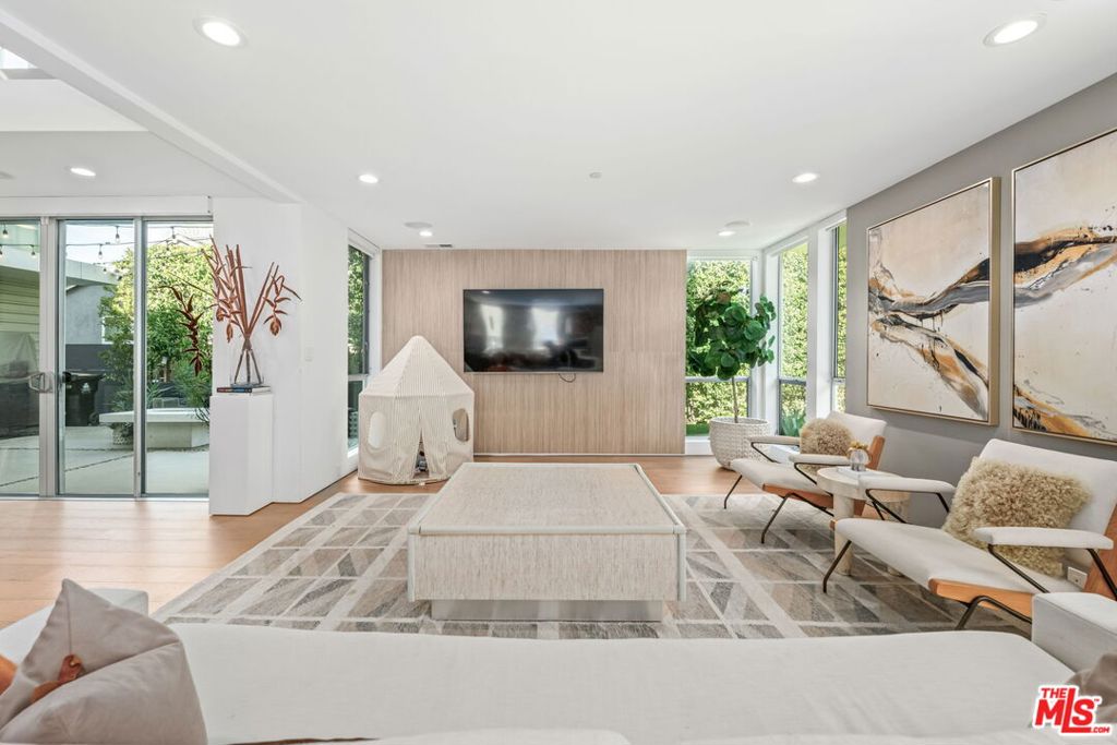 Properties 2 2736 Armacost Avenue