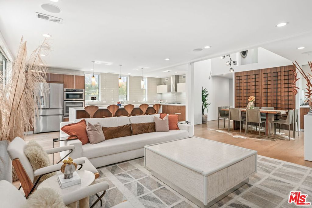 Properties 4 2736 Armacost Avenue