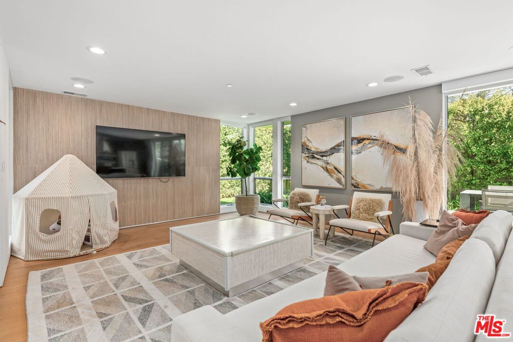 Properties 1 2736 Armacost Avenue