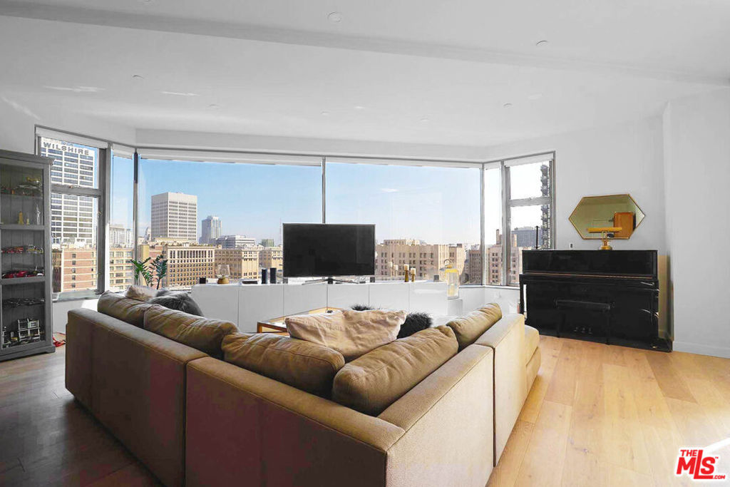 Properties 1 801 S Grand Avenue 1207