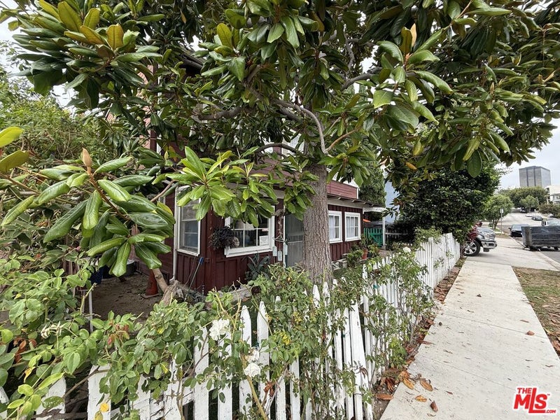 1455 Barry Avenue