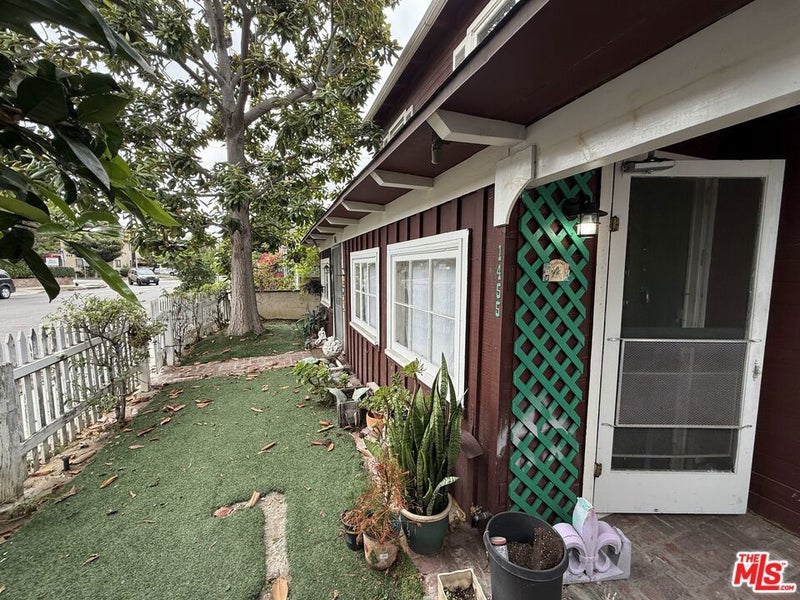 1455 Barry Avenue