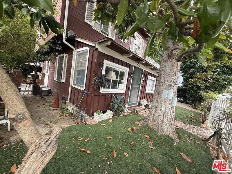 1455 Barry Avenue