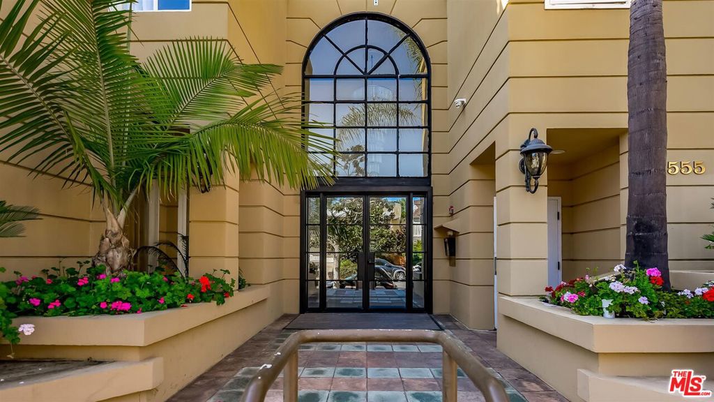 10555 ASHTON Avenue 201